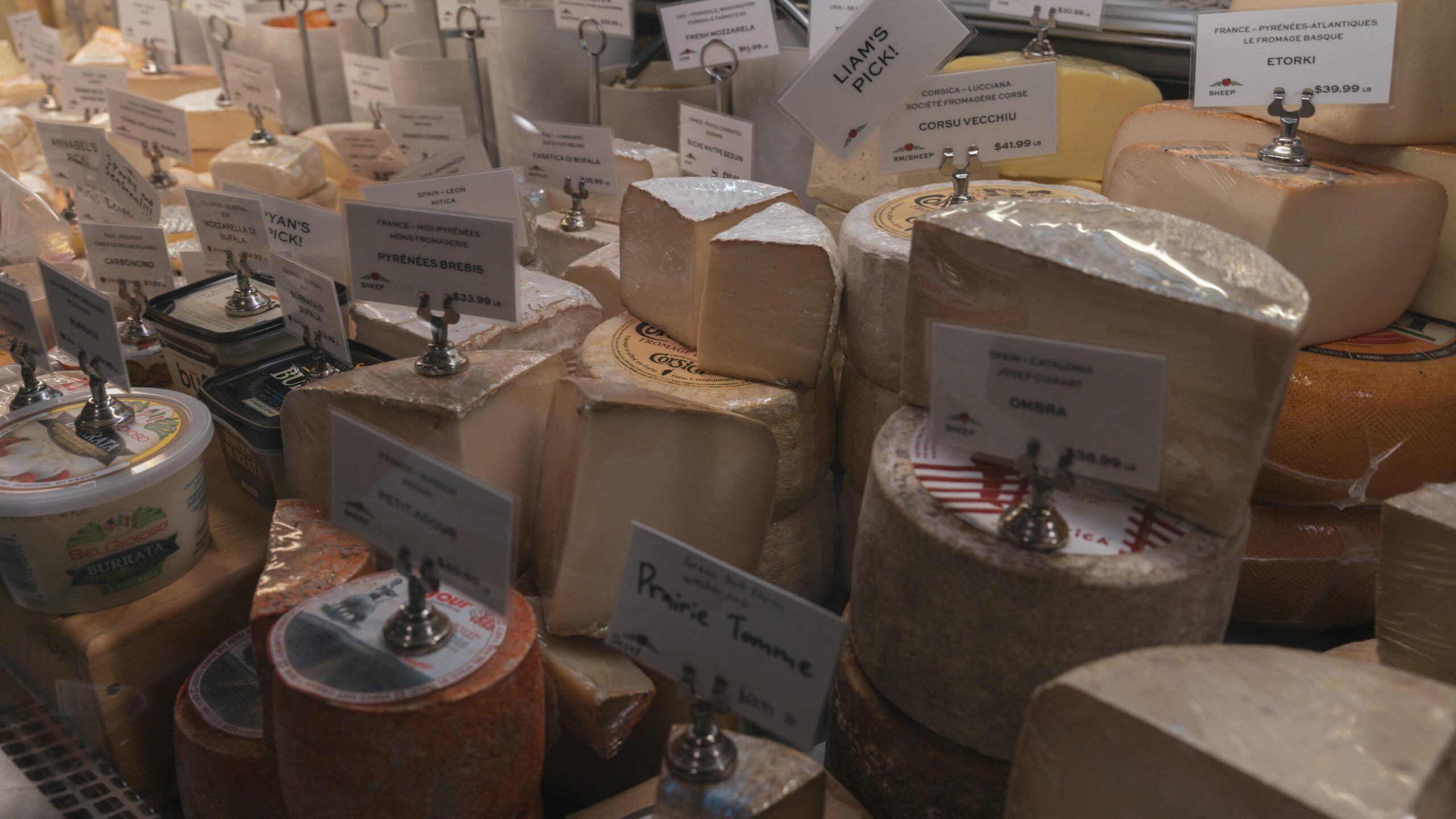 How Organized Crime Fuels Fake Goods and Piracy Trends